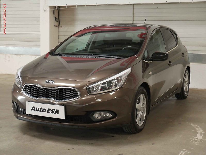 Kia Ceed (2014) 1.4 CVVT, ČR, AC, temp - fotka 3 z 18