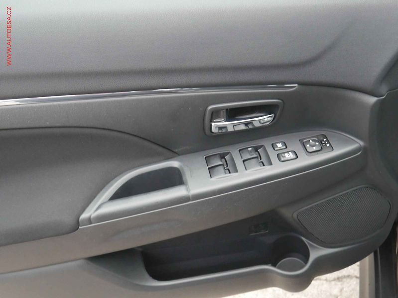 Mitsubishi ASX (2017) 1.6 MIVEC, ČR, AC, park.asist - fotka 14 z 14