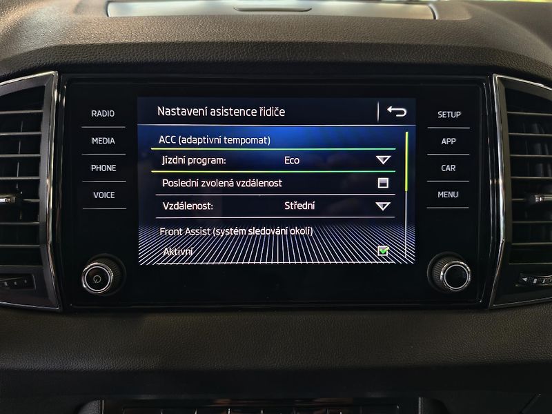 Škoda Karoq 1.6 TDi 85kW DSG STYLE LED ACC - fotka 15 z 24