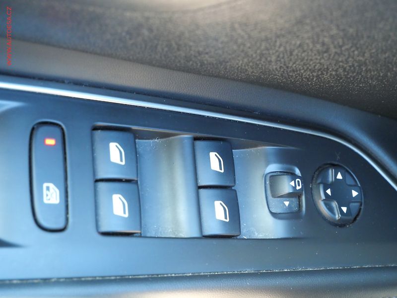 Peugeot 5008 (2018) 1.6HDi, ČR, AT, LED, navi - fotka 14 z 20