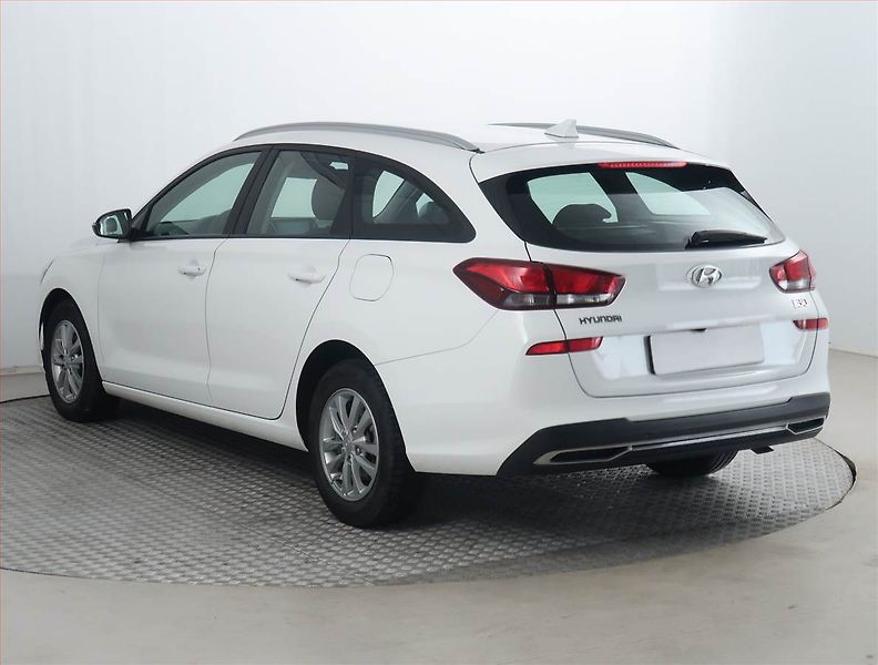 Hyundai i30 (2022) 1.0 T-GDI, ČR,1.maj - fotka 4 z 17