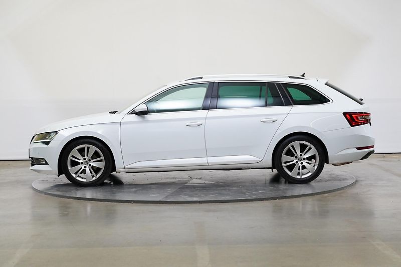 Škoda Superb - fotka 3 z 26