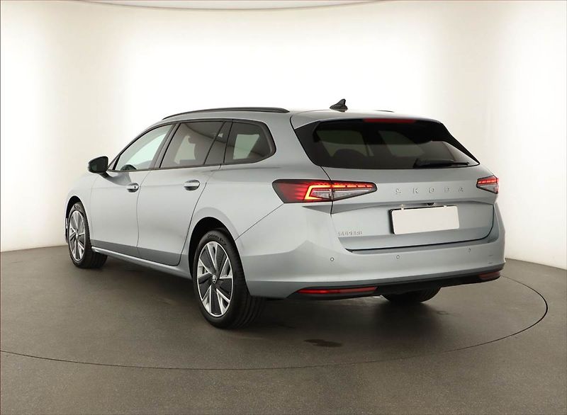 Škoda Superb (2024) 2.0 TDI, Selection, ACC, Tažné - fotka 4 z 22