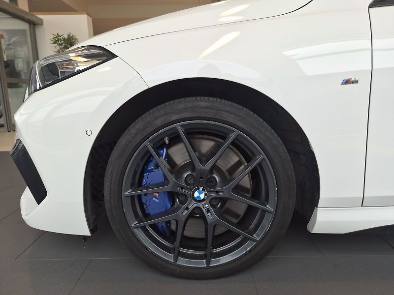 BMW Řada 2 M235i xDrive Gran Coupé - fotka 4 z 25