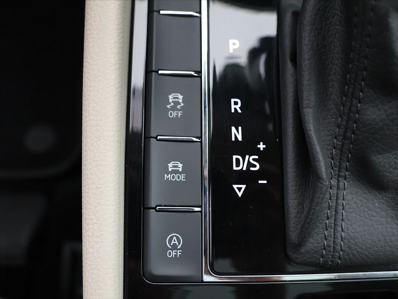 Škoda Superb 2,0 TDI 140kW DSG 4x4 CZ L&K - fotka 28 z 38