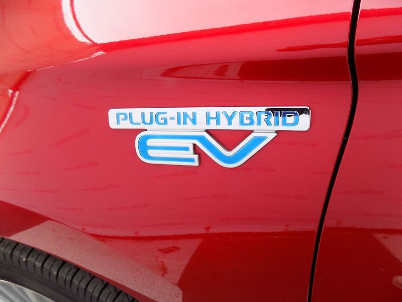 Mitsubishi Outlander (2021) 2.4 PHEV/4WD/1.Maj./LED/ - fotka 39 z 42
