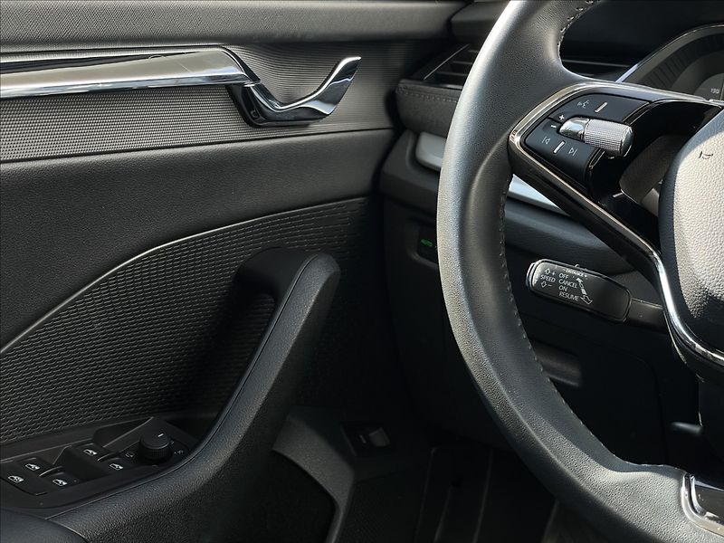 Škoda Octavia 2,0 TDI DSG Style Plus LED+ACC - fotka 14 z 24