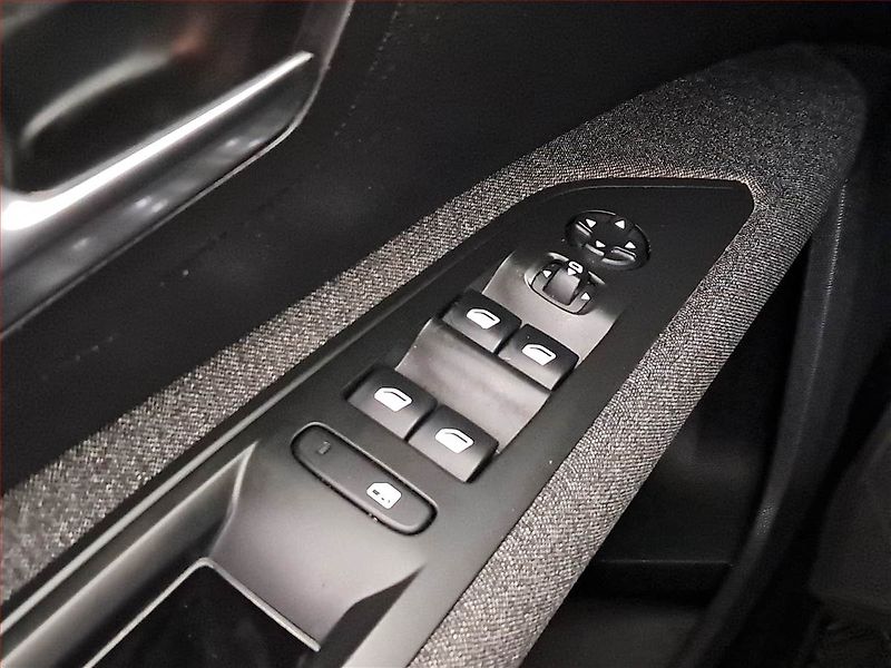 Peugeot 5008 (2018) Active PureTech 130, 7 míst - fotka 16 z 19
