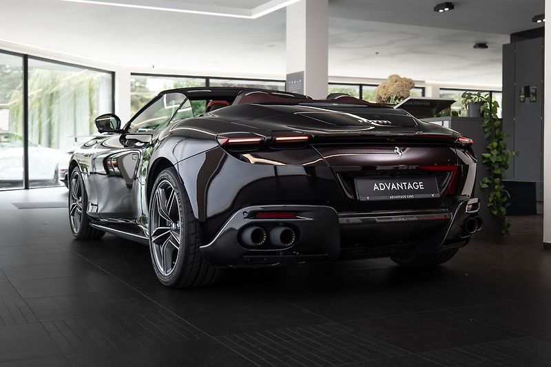 Ferrari Roma Spider /Karbon/NeroPurosangue - fotka 4 z 23