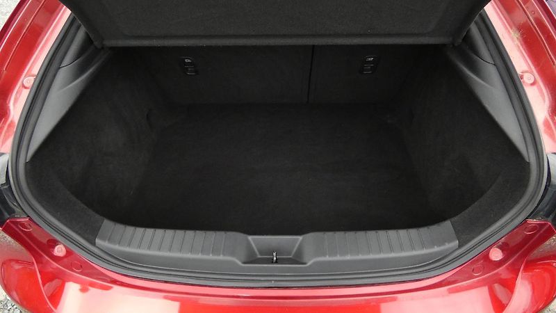Mazda 3 2.0 e-Skyactiv Prime-Line - fotka 20 z 22