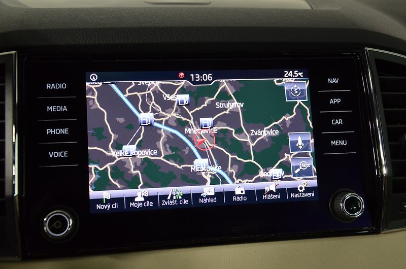 Škoda Karoq (2019) 1.6TDI 85 Style - fotka 14 z 19