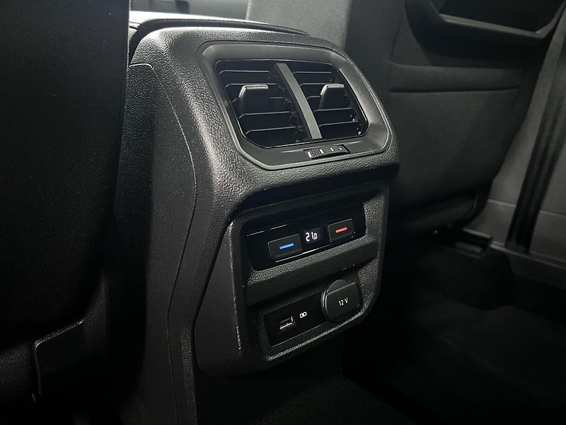 Volkswagen Tiguan 2.0 TSI 140 kW R-Line - fotka 19 z 50