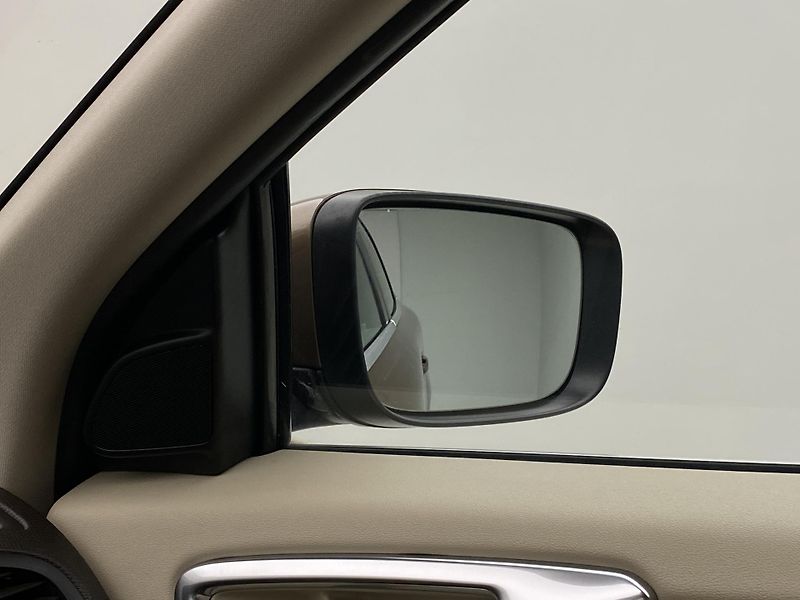 Volvo XC60 D4 AWD MOMENTUM CZ - fotka 32 z 45