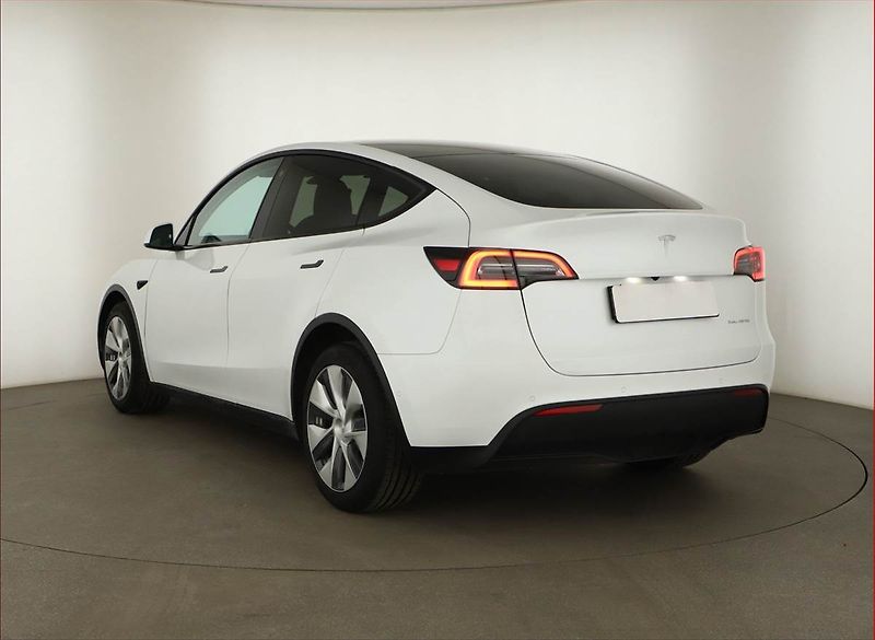 Tesla Model Y (2021) Long Range AWD 75kWh, SoH 91% - fotka 4 z 28