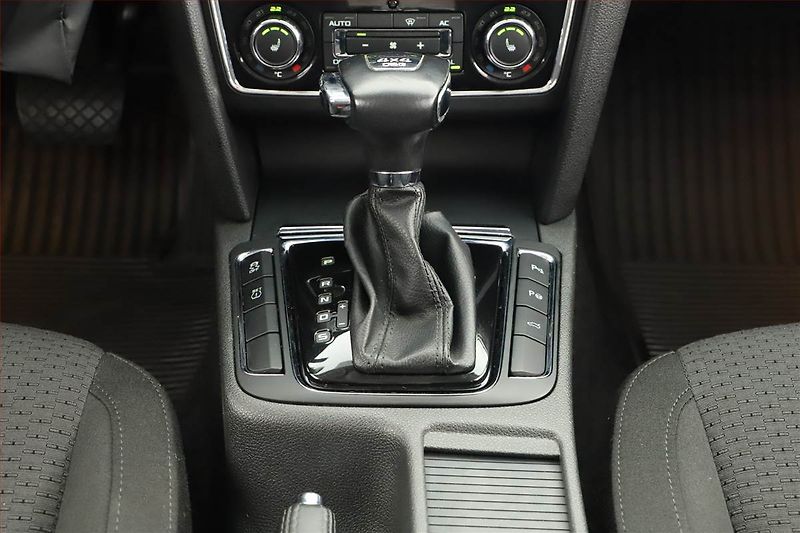 Škoda Superb (2011) Comfort 2.0 TDI, 4X4, Automat - fotka 10 z 18