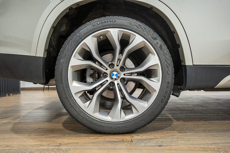 BMW X5 40e 2.0 180 kW xDrive - fotka 46 z 49