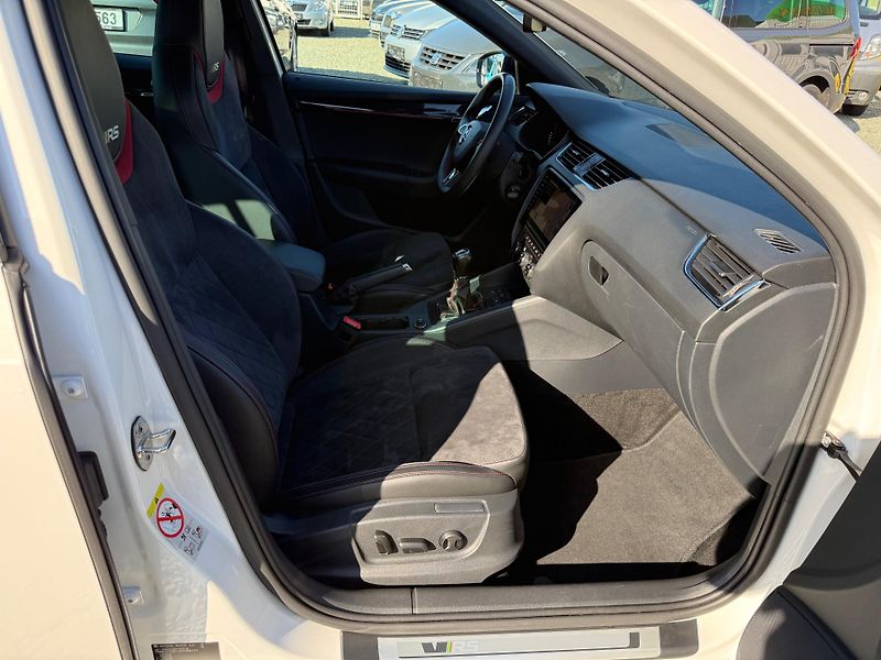 Škoda Octavia 2.0 TSI RS 245 - fotka 10 z 14