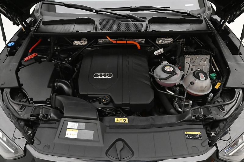 Audi Q5 2,0 50TFSIe 195kW 4x4 S-Tronic - fotka 9 z 32
