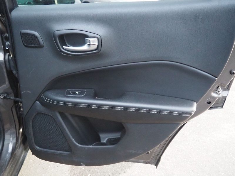 Jeep Compass (2021) 1.3iPHEV 4Xe 177kW S AT,PANO - fotka 17 z 36