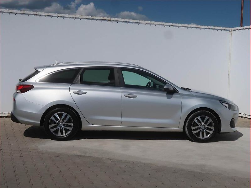 Hyundai i30 (2019) 1.6 CRDi, Tempomat - fotka 6 z 18