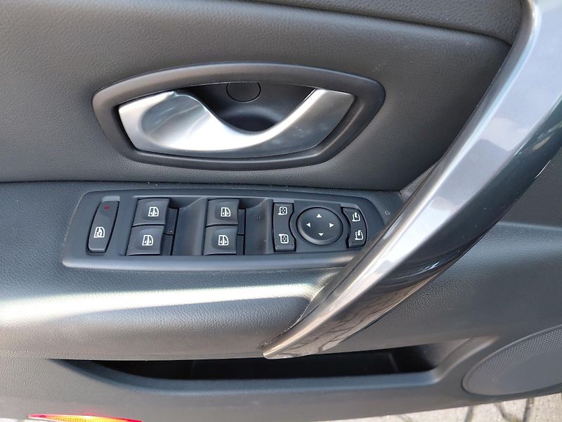 Renault Laguna 2,0 dCi 110 kW Dynamique 1.maj - fotka 14 z 24