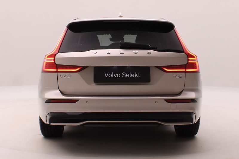 Volvo V60 T6 AWD PLUG-IN DARK REZERVACE - fotka 12 z 58