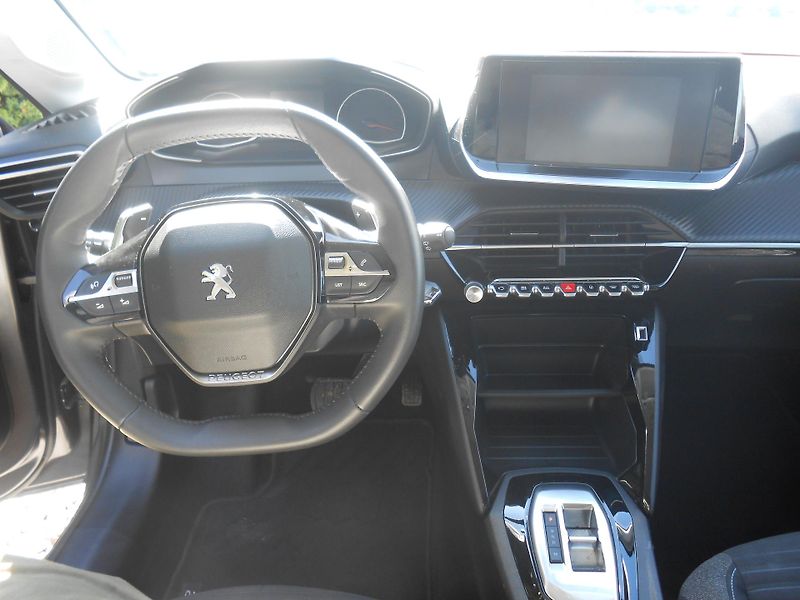 Peugeot 208 FULL LED, AUTOMAT,8 rychlostí - fotka 28 z 35