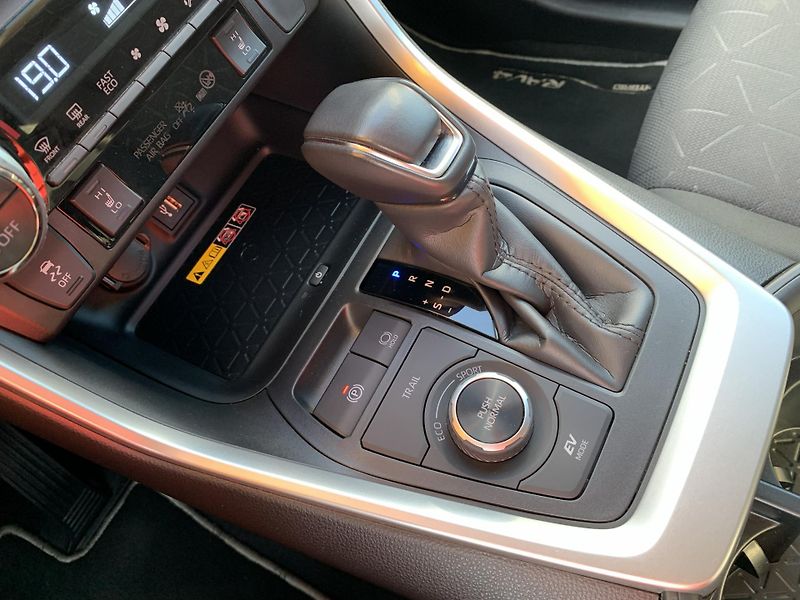 Toyota RAV4 COMFORT STYLE 2.5 HEV 4x4 AT - fotka 23 z 32