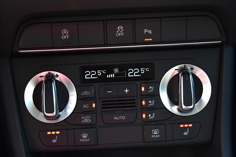 Audi Q3 2.0 TDI 130kW QUATTRO ČR - fotka 22 z 26