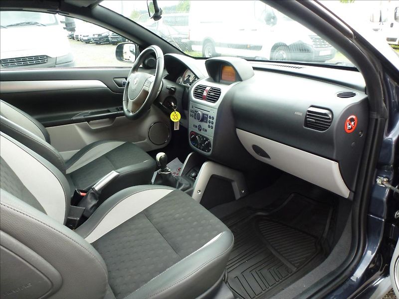 Opel Tigra 1,4 16V Roadster Cabrio - fotka 32 z 48
