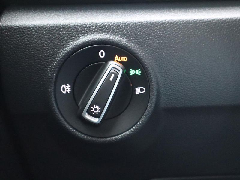 Volkswagen T-Roc 1,6 TDi Style LED Webasto Asis - fotka 11 z 39