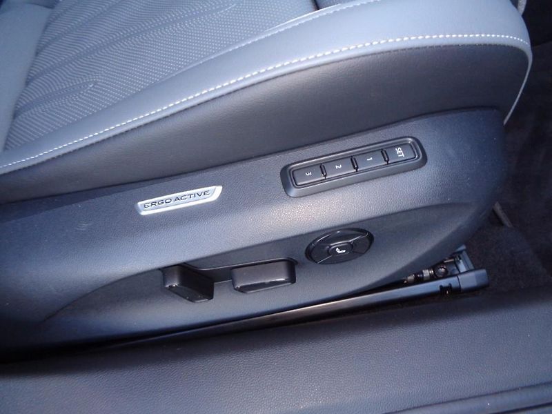 Volkswagen Passat 2.0 TDI DSG Elegance  110 kW - fotka 23 z 30