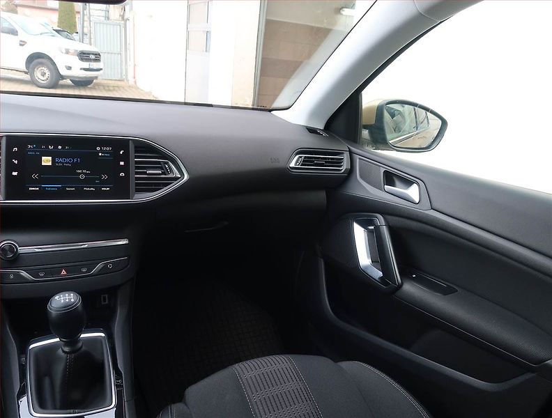Peugeot 308 (2018) 1.2 PureTech, Serv.kniha - fotka 8 z 14