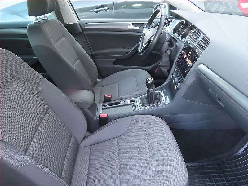Volkswagen Golf (2018) R-Line 1.5 TSI, Tempomat - fotka 9 z 16