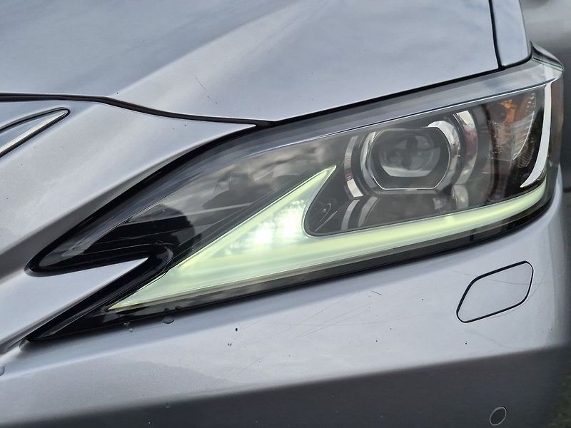 Lexus ES 300 LIMITED EDITION  300H - fotka 25 z 30