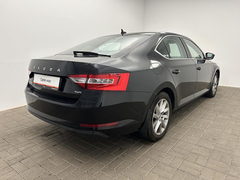 Škoda Superb 2.0 TDI 4x4 Style - fotka 2 z 24