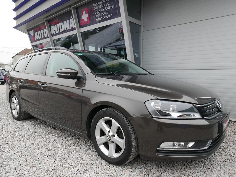 Volkswagen Passat 1,6 TDI 77kW Kombi - fotka 8 z 38
