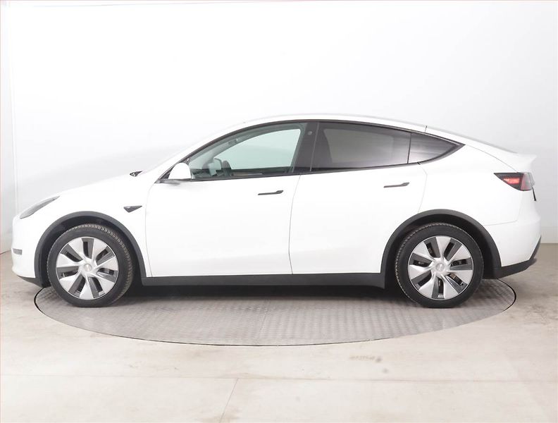 Tesla Model Y (2022) Long Range AWD 79kWh, SoH 93% - fotka 3 z 21
