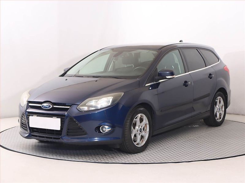 Ford Focus (2013) 2.0 TDCi, Serv.kniha, Navi - fotka 2 z 17