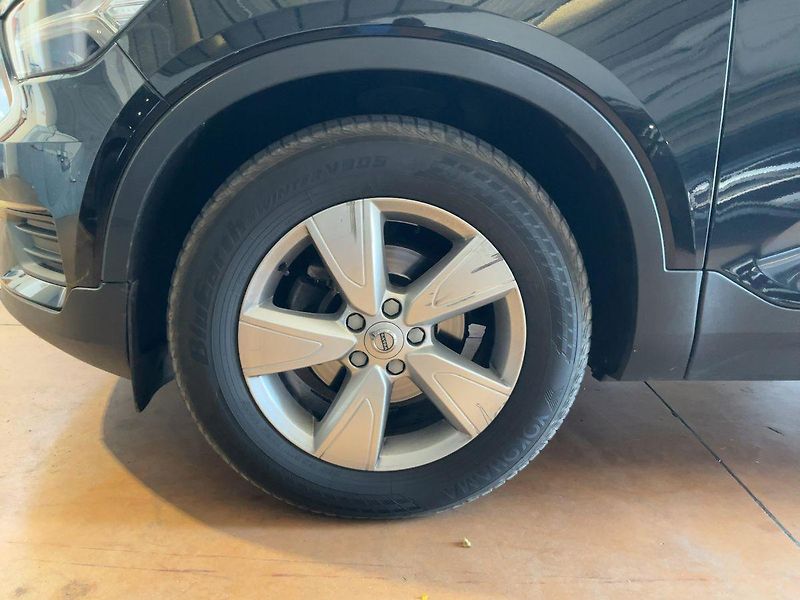 Volvo XC40 (2021) 1.5 T2 Momentum   2WD automat - fotka 3 z 18