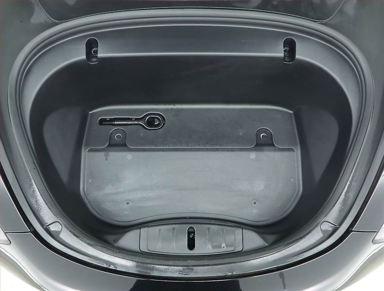 Tesla Model 3 (2019) Long Range 4WD 78kWh - fotka 18 z 21