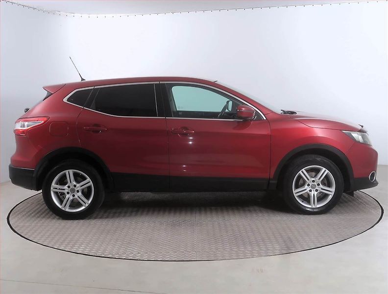 Nissan Qashqai (2014) Tekna 1.5 dCi, Serv.kniha - fotka 6 z 15