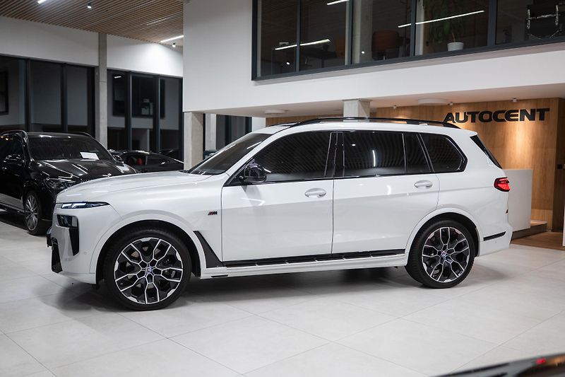 BMW X7 (2023) 40D 250KW M-SPORT MASÁŽE TAŽNÉ - fotka 9 z 49