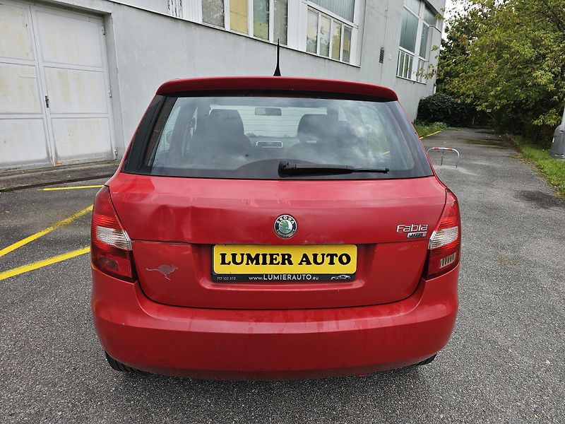 Škoda Fabia (2008) 2 1.2 HTP KLIMA - fotka 4 z 17