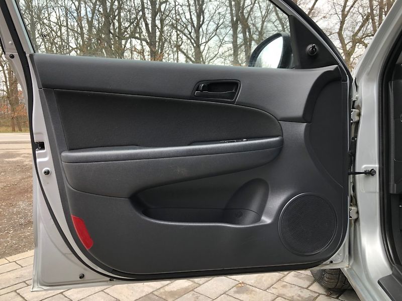 Hyundai i30 (2009) 1.4 16V - fotka 8 z 33