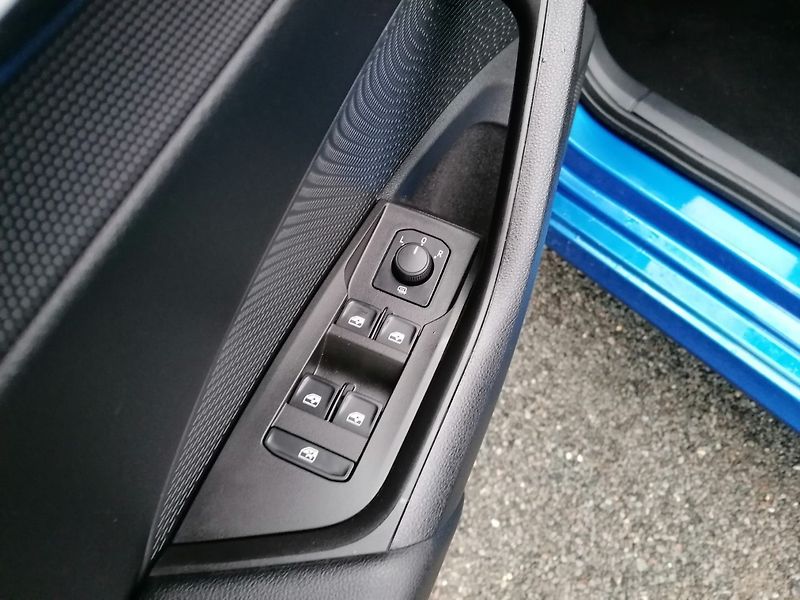 Škoda Octavia (2020) 2.0 TDi  LED,KAMERA,ACC - fotka 28 z 35