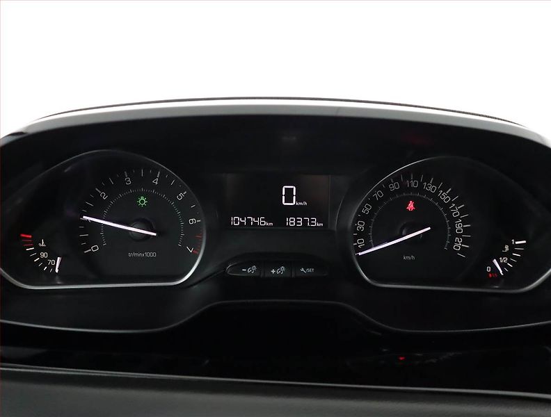 Peugeot 208 (2019) 1.2 PureTech, Serv.kniha - fotka 9 z 15