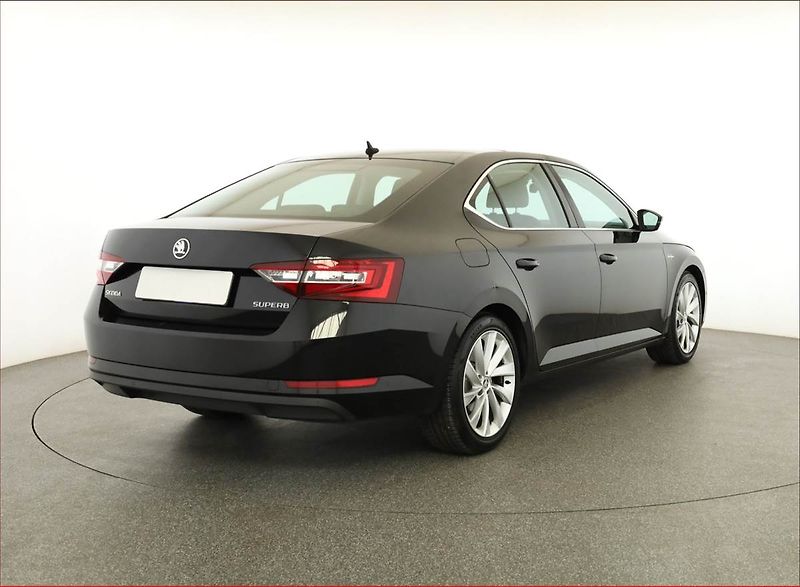 Škoda Superb (2017) Laurin&Klement 1.8 TSI, Kůže - fotka 5 z 21