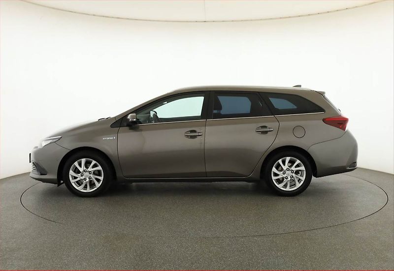 Toyota Auris (2018) Hybrid, Automat, Navi - fotka 3 z 21