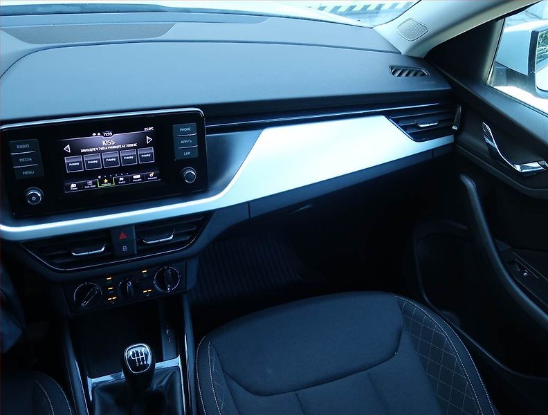 Škoda Scala (2022) Ambition 1.0 TSI, Tempomat - fotka 8 z 17